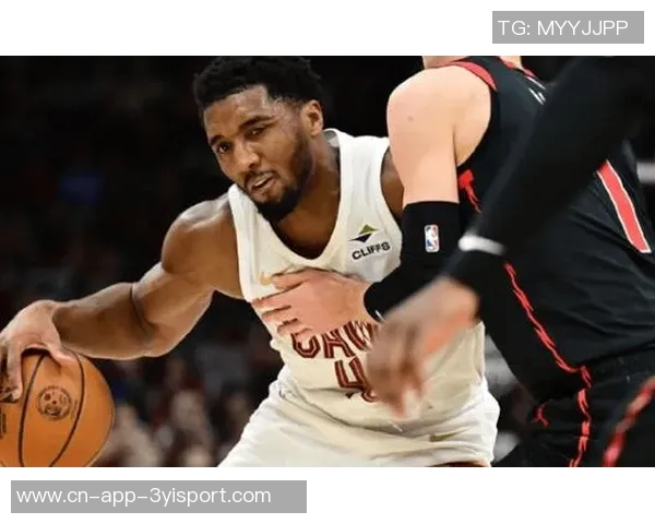 米切尔半场表现亮眼5中3贡献7分1板2助2断展现实力